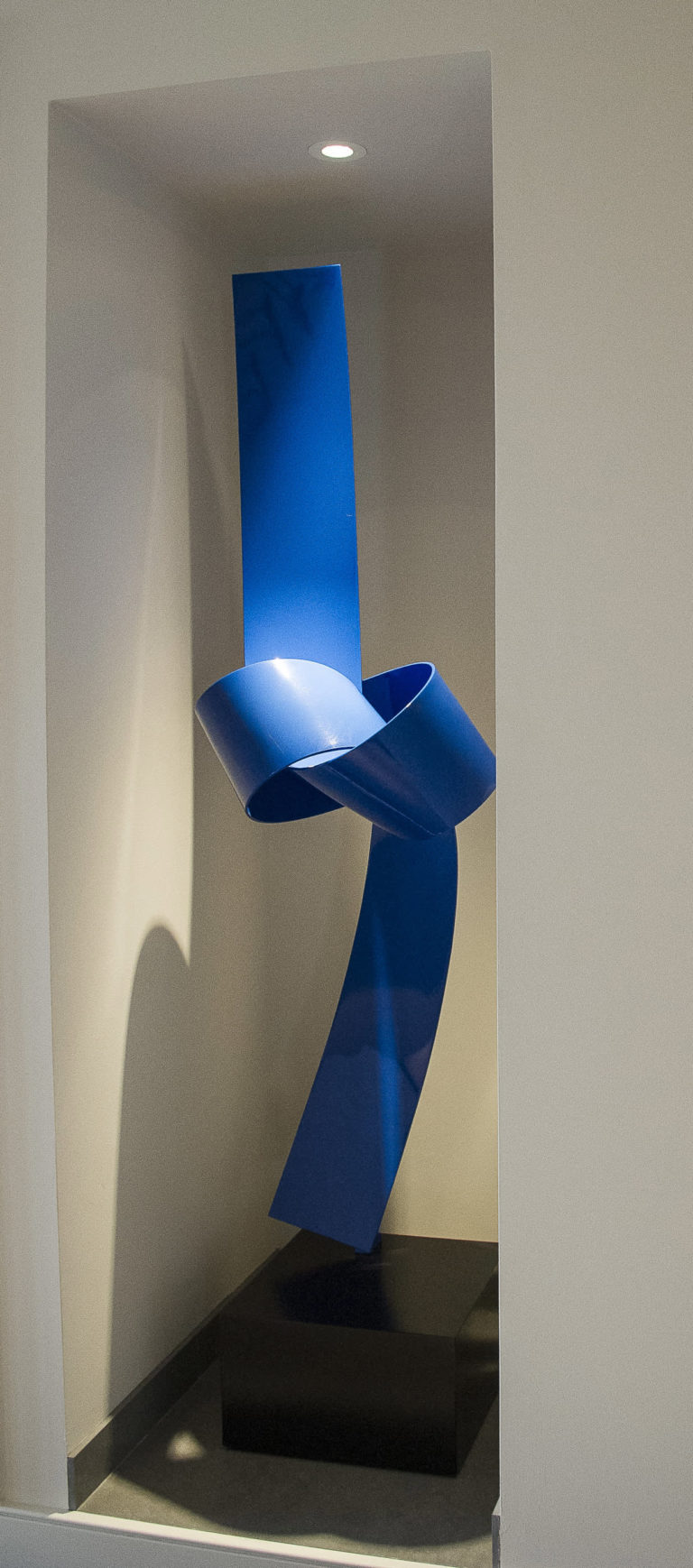 Joe Gitterman, "Large Blue Knot," Stainless steel, painted